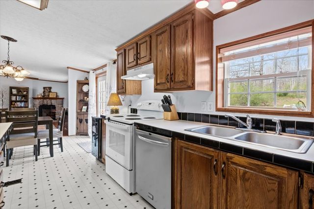 1644 W Blue Creek Rd, Waverly, TN 37185