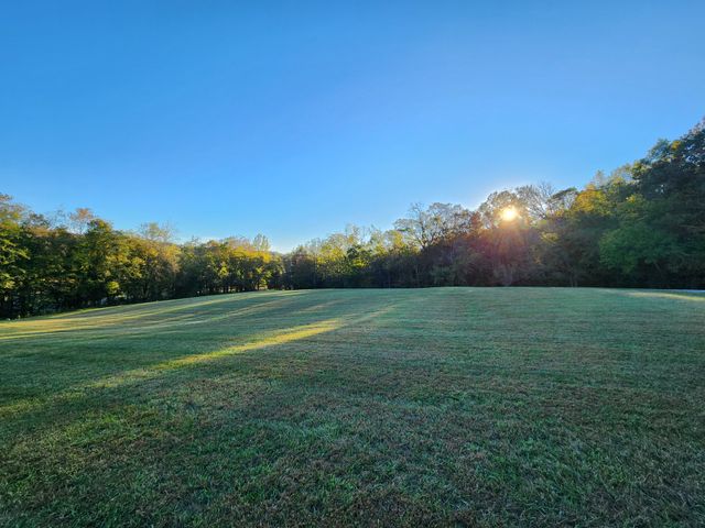 1644 W Blue Creek Rd, Waverly, TN 37185