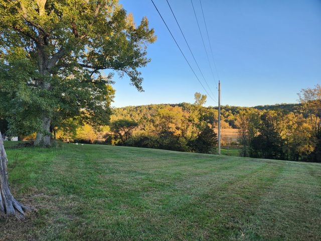 1644 W Blue Creek Rd, Waverly, TN 37185