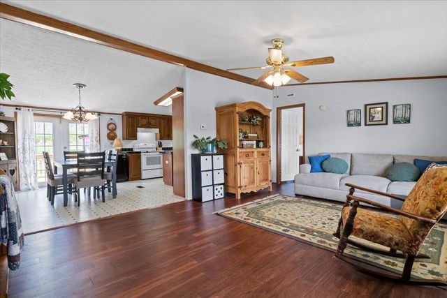 1644 W Blue Creek Rd, Waverly, TN 37185