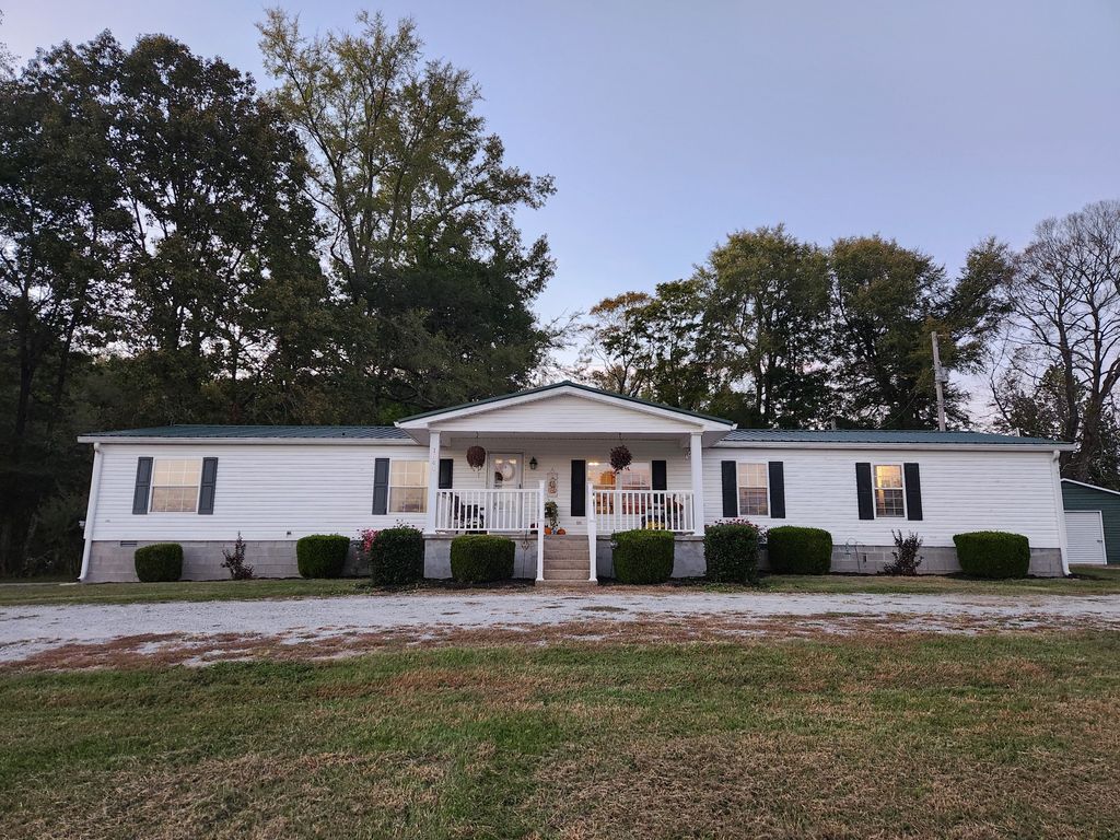 1644 W Blue Creek Rd, Waverly, TN 37185