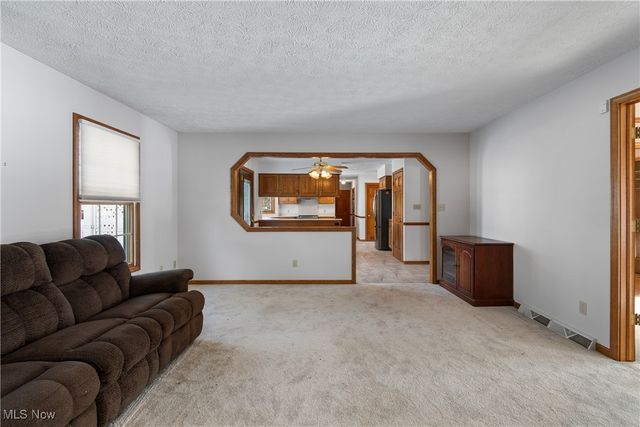 1613 Hastings Circle NW, Uniontown, OH 44685