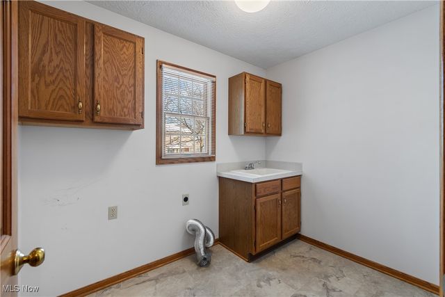 1613 Hastings Circle NW, Uniontown, OH 44685