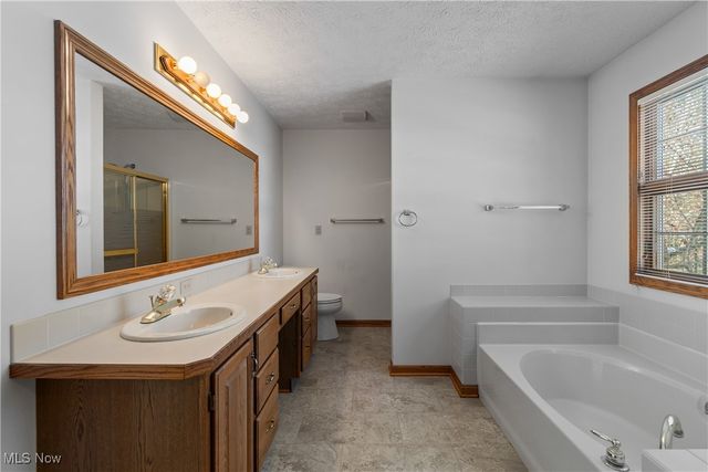 1613 Hastings Circle NW, Uniontown, OH 44685