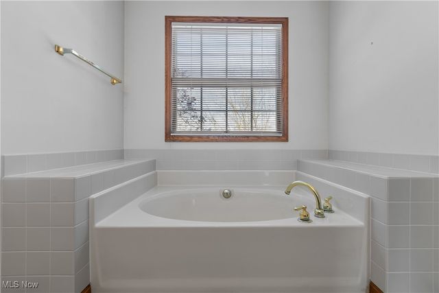 1613 Hastings Circle NW, Uniontown, OH 44685