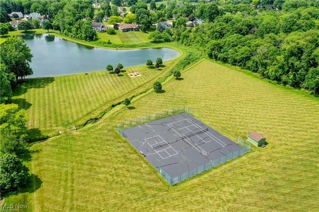 1613 Hastings Circle NW, Uniontown, OH 44685