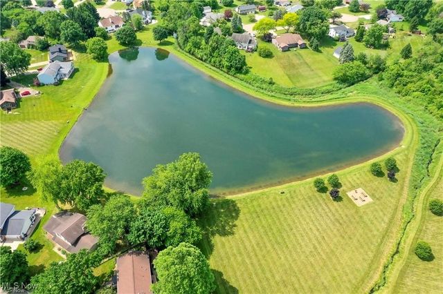 1613 Hastings Circle NW, Uniontown, OH 44685