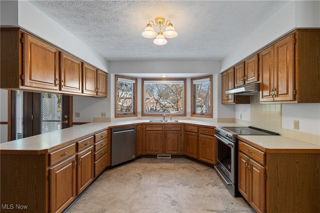 1613 Hastings Circle NW, Uniontown, OH 44685