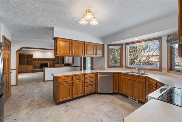 1613 Hastings Circle NW, Uniontown, OH 44685