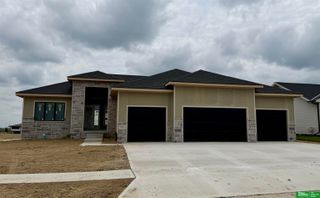 12355 Lake Vista Drive, Papillion, NE 68046