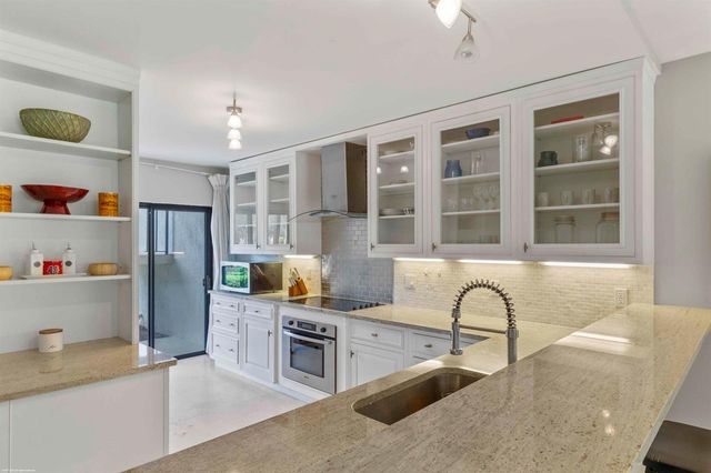 13329 Polo Club Road 105, Wellington, FL 33414