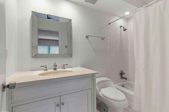 13329 Polo Club Road 105, Wellington, FL 33414
