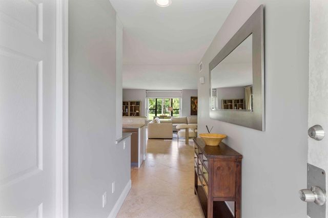 13329 Polo Club Road 105, Wellington, FL 33414