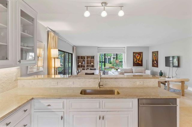 13329 Polo Club Road 105, Wellington, FL 33414