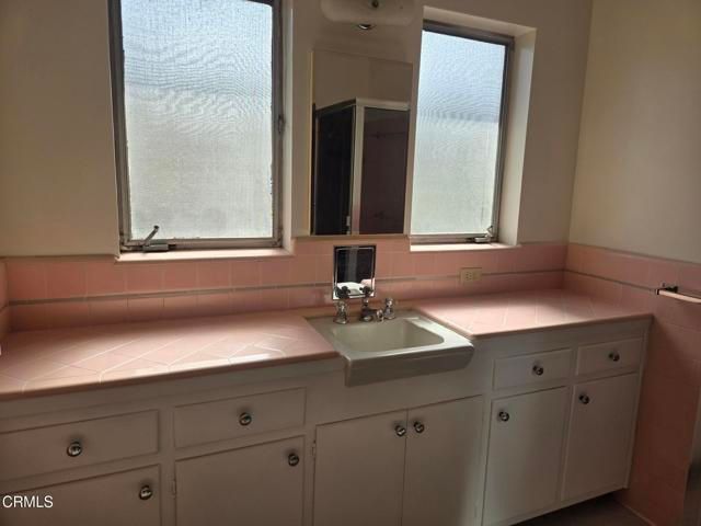 660 S Orange Grove Boulevard F, Pasadena, CA 91105