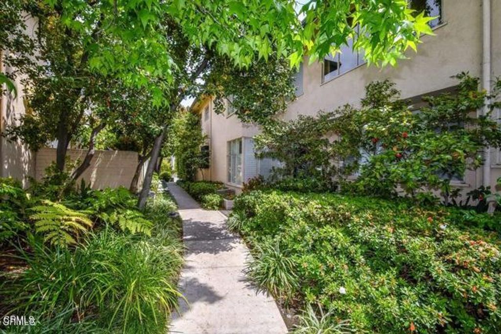 660 S Orange Grove Boulevard F, Pasadena, CA 91105