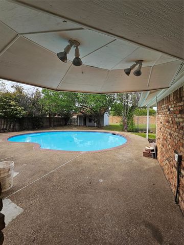 5629 Starlight Drive, Haltom City, TX 76117