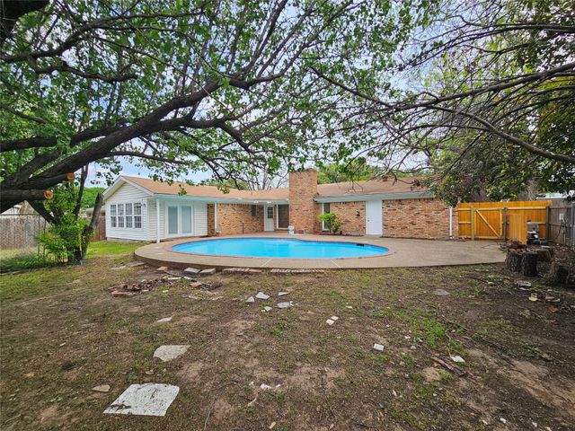 5629 Starlight Drive, Haltom City, TX 76117
