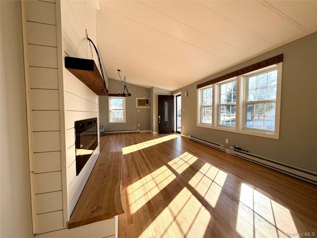 101 Rosevale Avenue E, Ronkonkoma, NY 11779