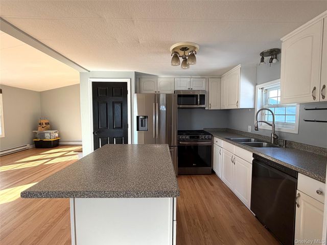 101 Rosevale Avenue E, Ronkonkoma, NY 11779