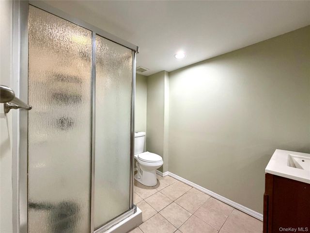 101 Rosevale Avenue E, Ronkonkoma, NY 11779