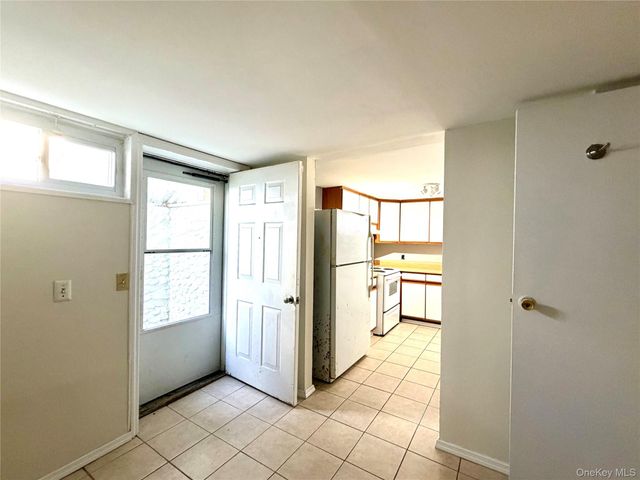 101 Rosevale Avenue E, Ronkonkoma, NY 11779
