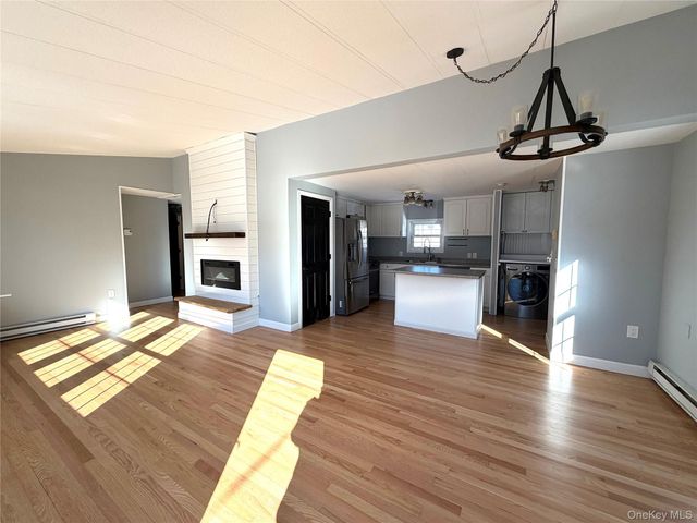 101 Rosevale Avenue E, Ronkonkoma, NY 11779