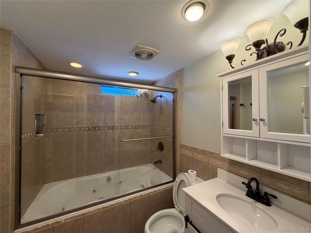 101 Rosevale Avenue E, Ronkonkoma, NY 11779