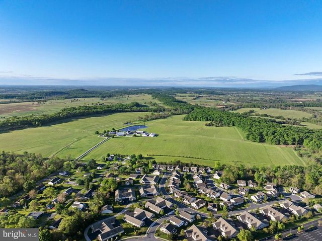 5 WINDING DR, Gettysburg, PA 17325