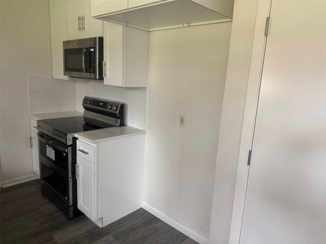 6412 Embassy Drive, Forest Hill, TX 76119