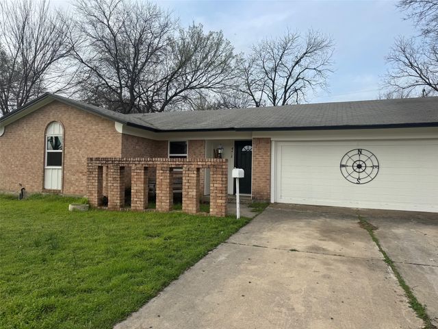 6412 Embassy Drive, Forest Hill, TX 76119