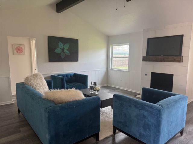 6412 Embassy Drive, Forest Hill, TX 76119