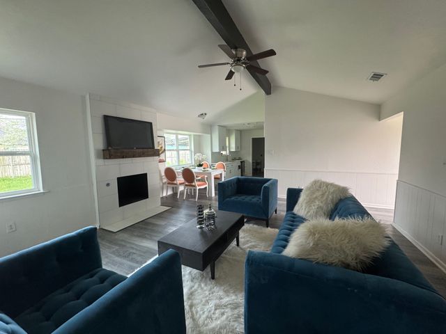 6412 Embassy Drive, Forest Hill, TX 76119