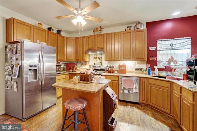 1050 CRANBERRY LN W, York, PA 17402