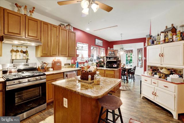 1050 CRANBERRY LN W, York, PA 17402