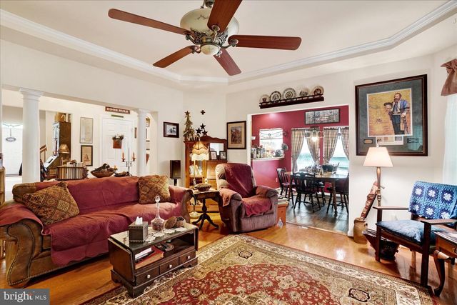 1050 CRANBERRY LN W, York, PA 17402