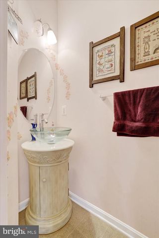 1050 CRANBERRY LN W, York, PA 17402