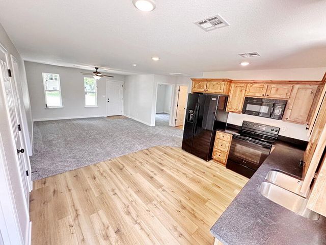 104 W Barrett Avenue, Walker, MO 64790
