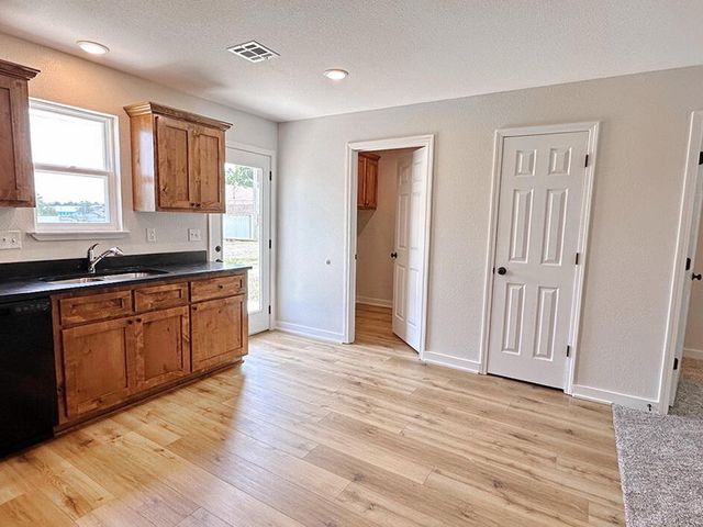104 W Barrett Avenue, Walker, MO 64790
