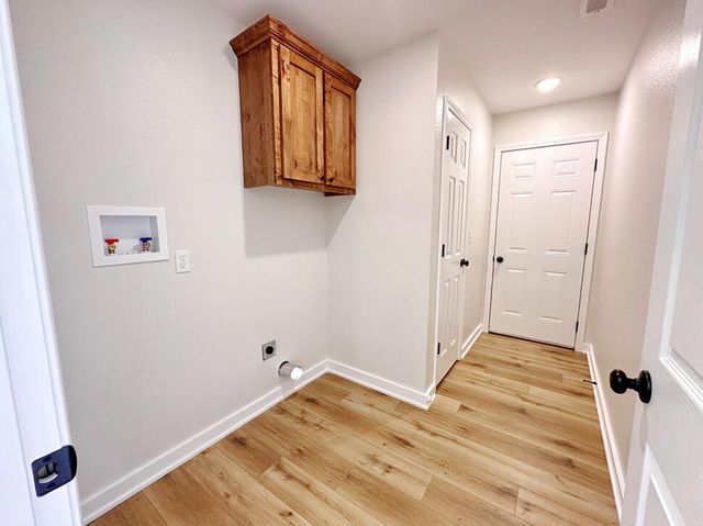 104 W Barrett Avenue, Walker, MO 64790