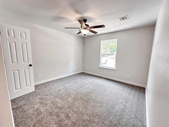 104 W Barrett Avenue, Walker, MO 64790