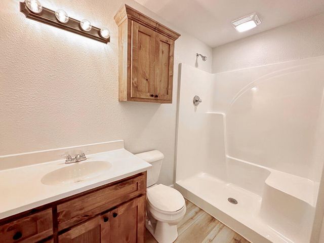 104 W Barrett Avenue, Walker, MO 64790