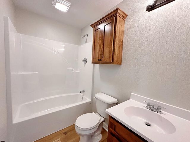 104 W Barrett Avenue, Walker, MO 64790
