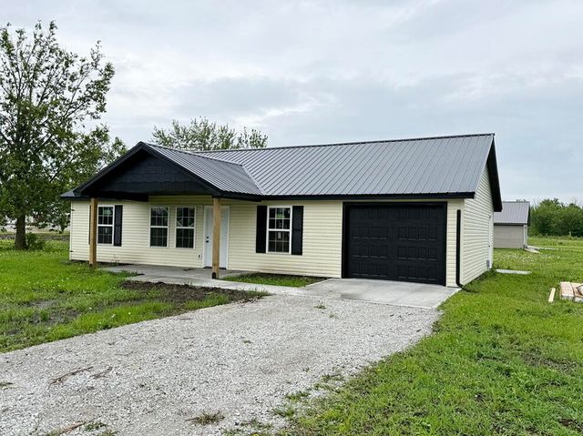 104 W Barrett Avenue, Walker, MO 64790