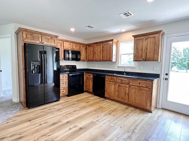 104 W Barrett Avenue, Walker, MO 64790