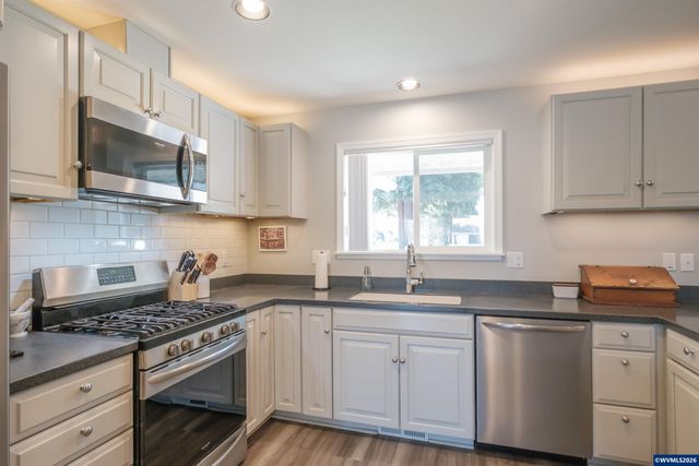 901 W Vine St, Lebanon, OR 97355