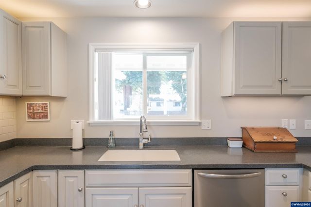 901 W Vine St, Lebanon, OR 97355