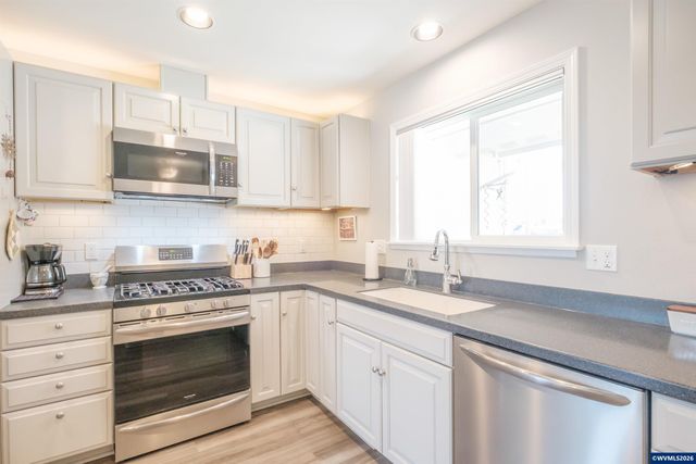 901 W Vine St, Lebanon, OR 97355