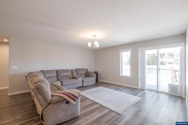 901 W Vine St, Lebanon, OR 97355