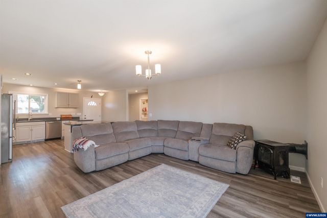 901 W Vine St, Lebanon, OR 97355